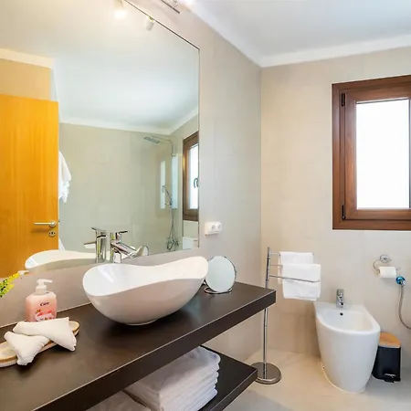 Toni *